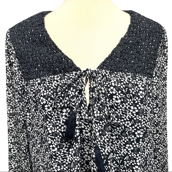 Tularosa Harrison Boho Navy & White Tassel Tie Printed Top - Picture 4 of 14